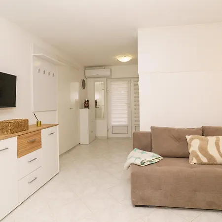 Apartament Marina